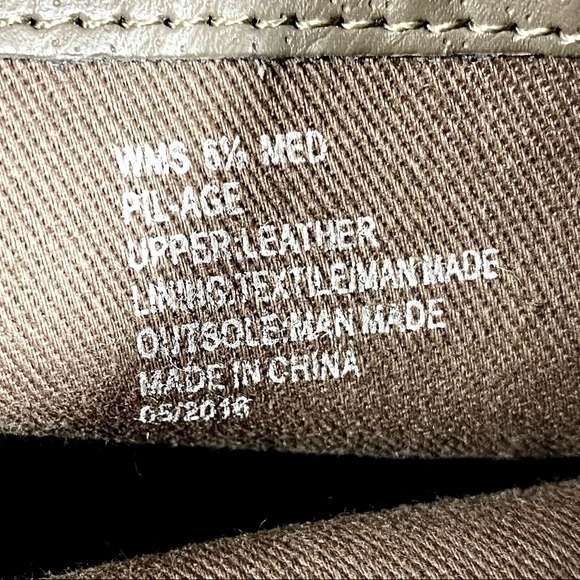 Kenneth Cole Reaction Taupe Suede Tassel Booties 6.5 - Picture 7 of 11